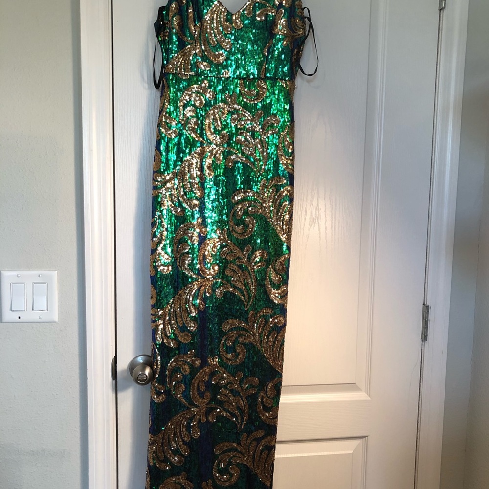 Dress - Picture 4 of 7
